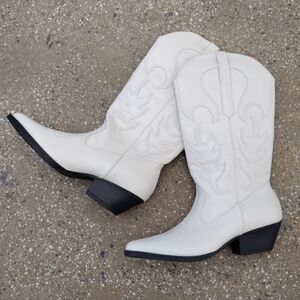 New Cowboy Country Western Boots Rustic Pull On Embroidered Ecru Size 9